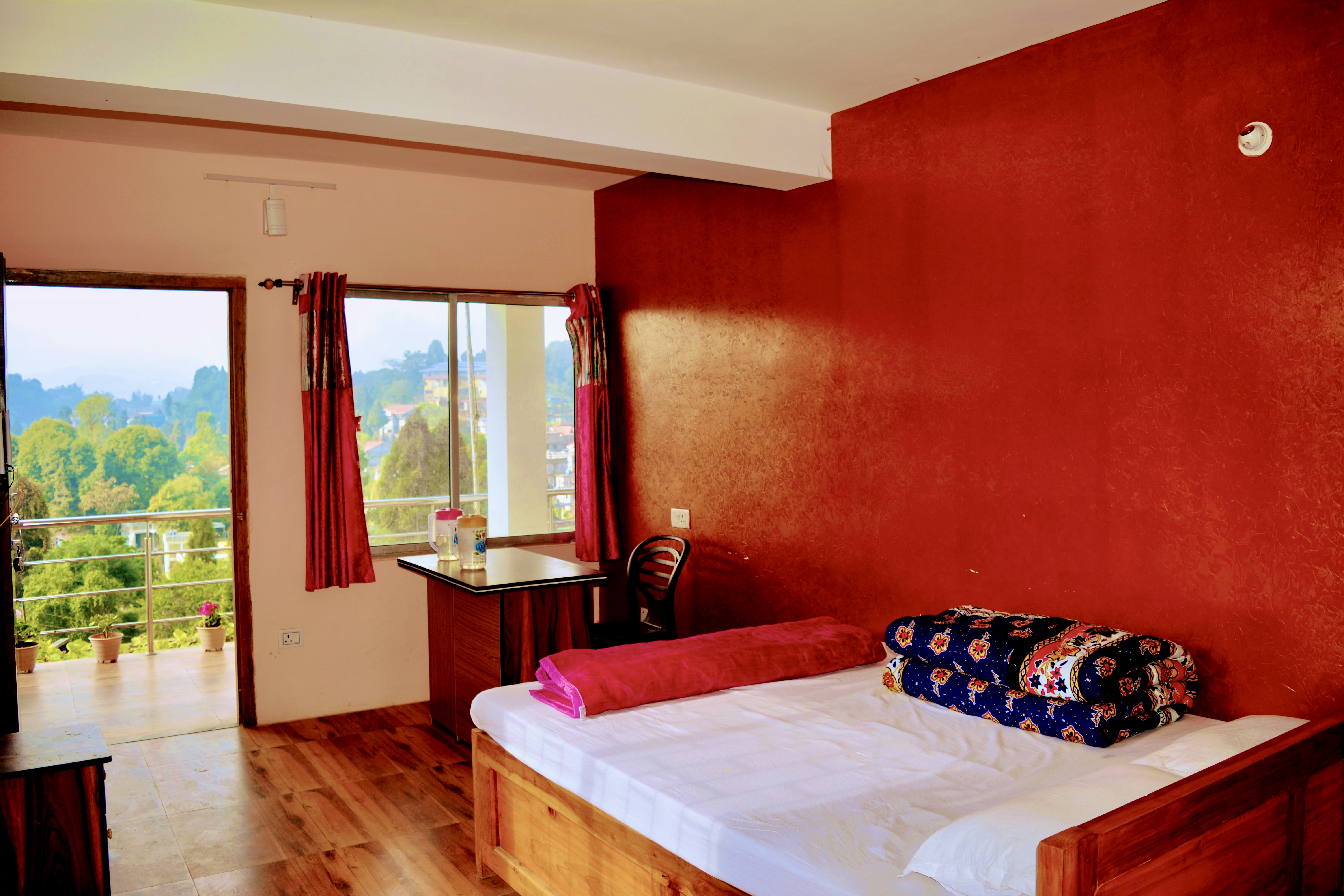 Golden Sunview Room